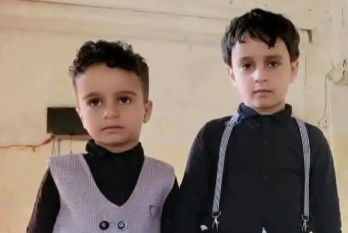 مصرع طفلين شقيقين دهساً بطقم حوثي أمام مدرستهما بعمران