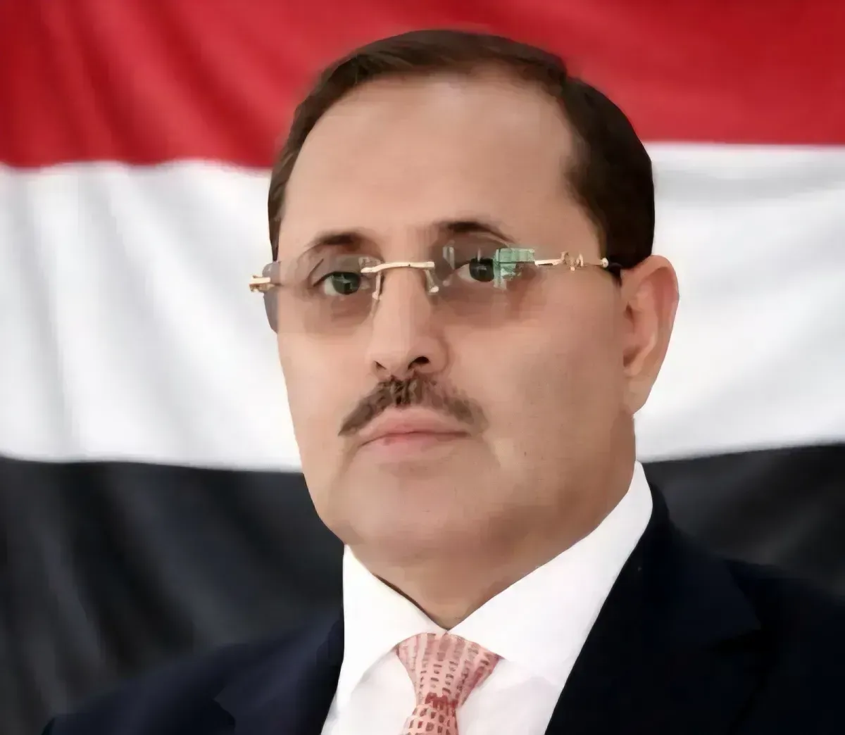 أبو حورية يعزي القيادي بالمقاومة الوطنية الشيخ ناصر باجيل بوفاة شقيقته وابنتيها