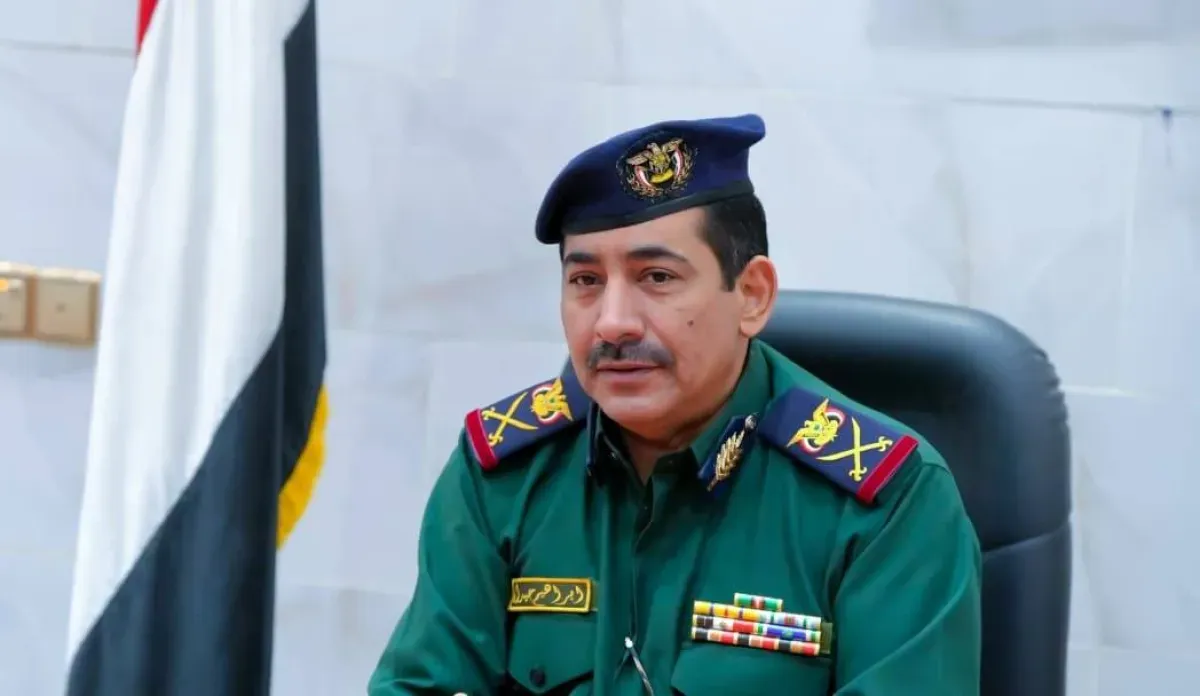 وزير الداخلية اليمني: خبراء إيرانيون يبنون منشآت صاروخية وقوارب موجهة في مضيق باب المندب