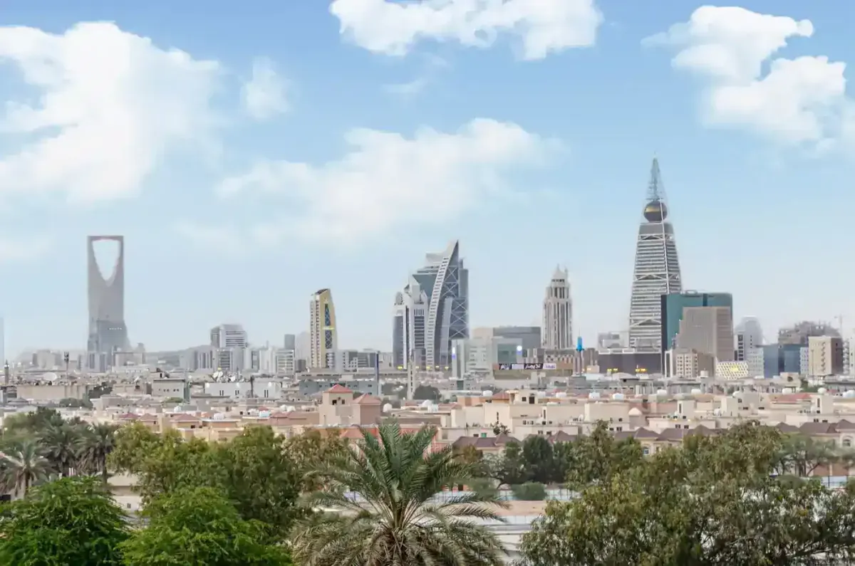 اليمن تحمل إيران مسؤولية هجمات الحوثيين.. والتحالف يتوعد الميليشيا