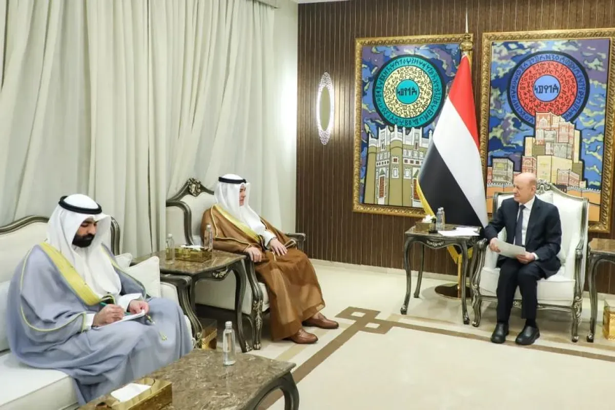 العليمي يؤكد حرص اليمن على تعزيز التعاون واستئناف المشاريع الكويتية