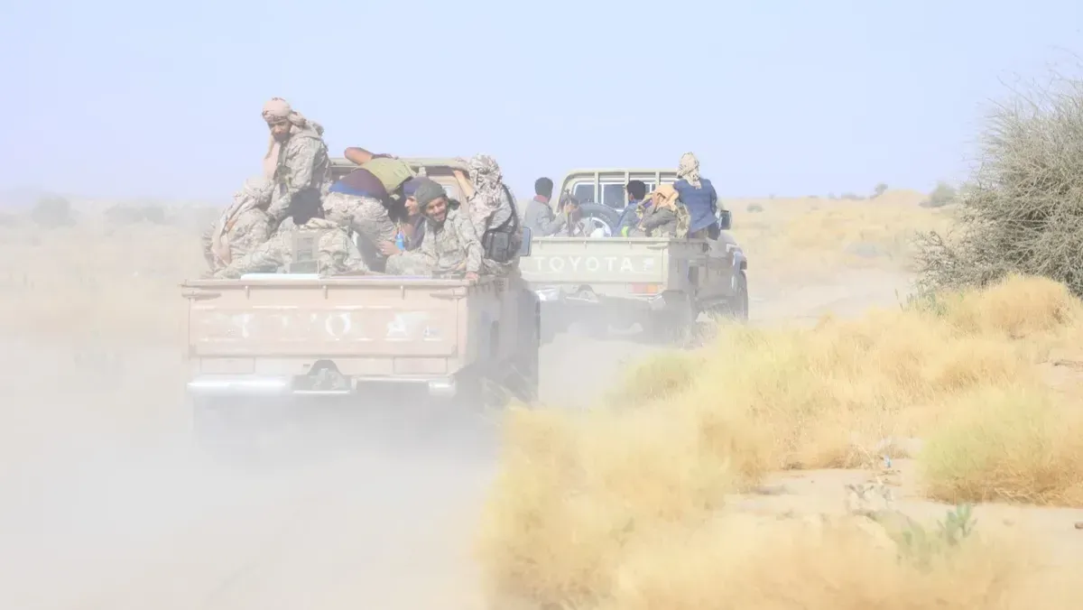 انشقاق قياديين ميدانيين وضابط كبير عن مليشيات الحوثي في مأرب وعمران