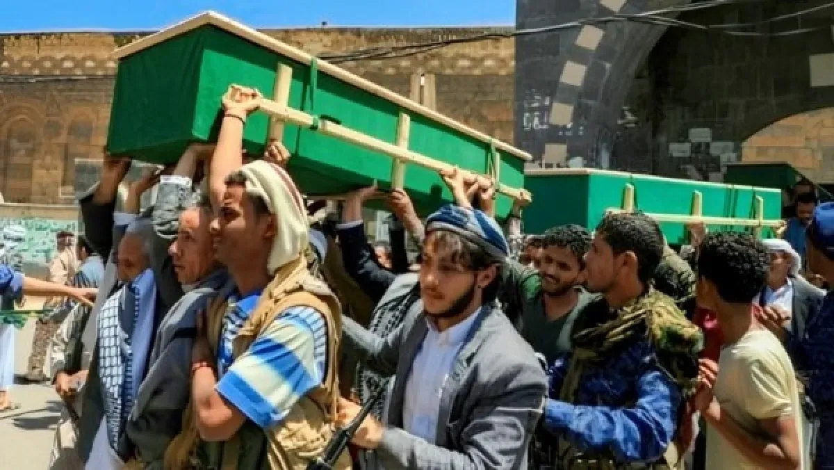 الحوثيون يعلنون مقتل 17 عنصراً وضابطاً في جبهات القتال