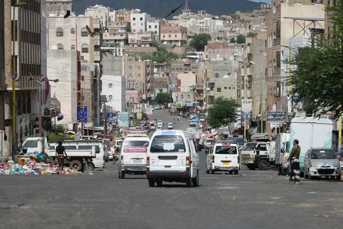 تعز: الحصار الحوثي يشمل منع إخلاء النفايات ويهدد بكارثة إنسانية