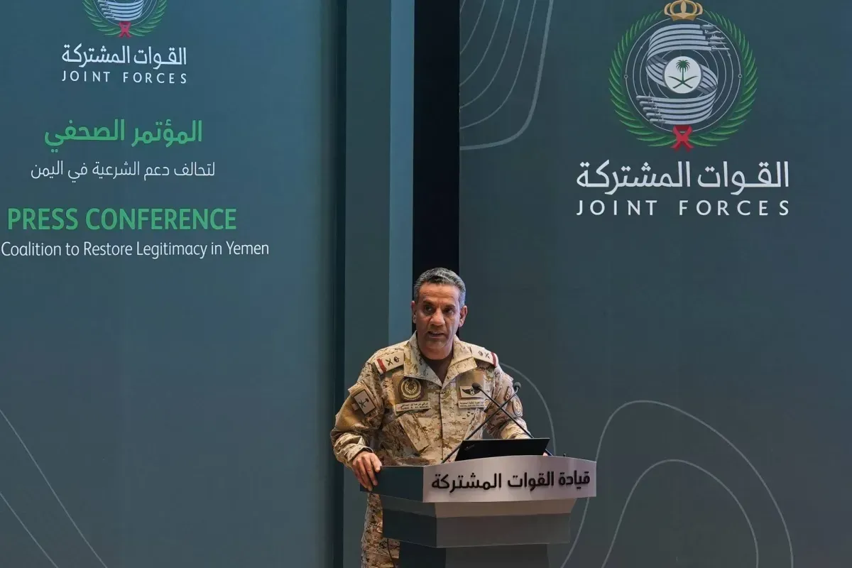 هجوم صاروخي حوثي يستهدف القصر الرئاسي في عدن واتهامات لطرف إقليمي بالمساعدة