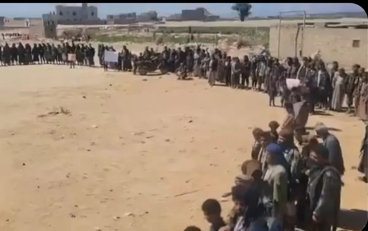 قبائل البيضاء تحتشد مطالبة بالإفراج عن رهائن ومحتجزين لدى مليشيا الحوثي