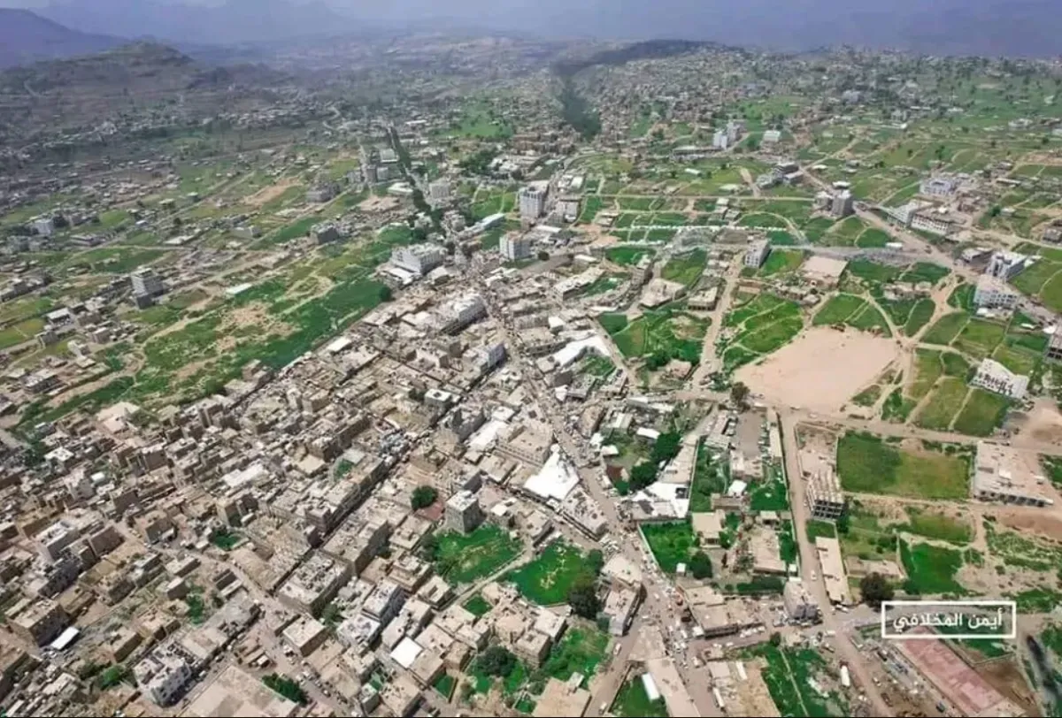 الحوثيون يخزنون تعزيزات عسكرية في مخيم للمهمشين بتعز