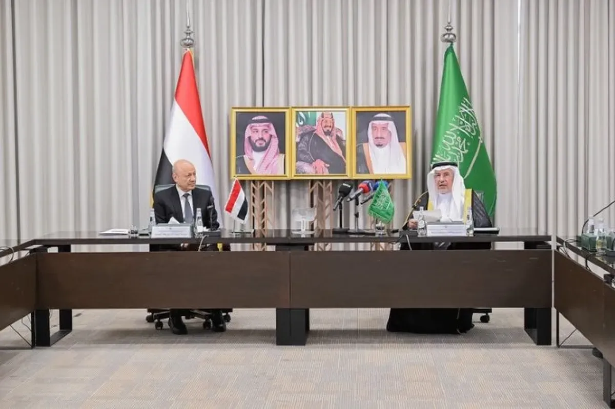 مركز الملك سلمان يدشن مشاريع إنسانية باليمن بحضور العليمي